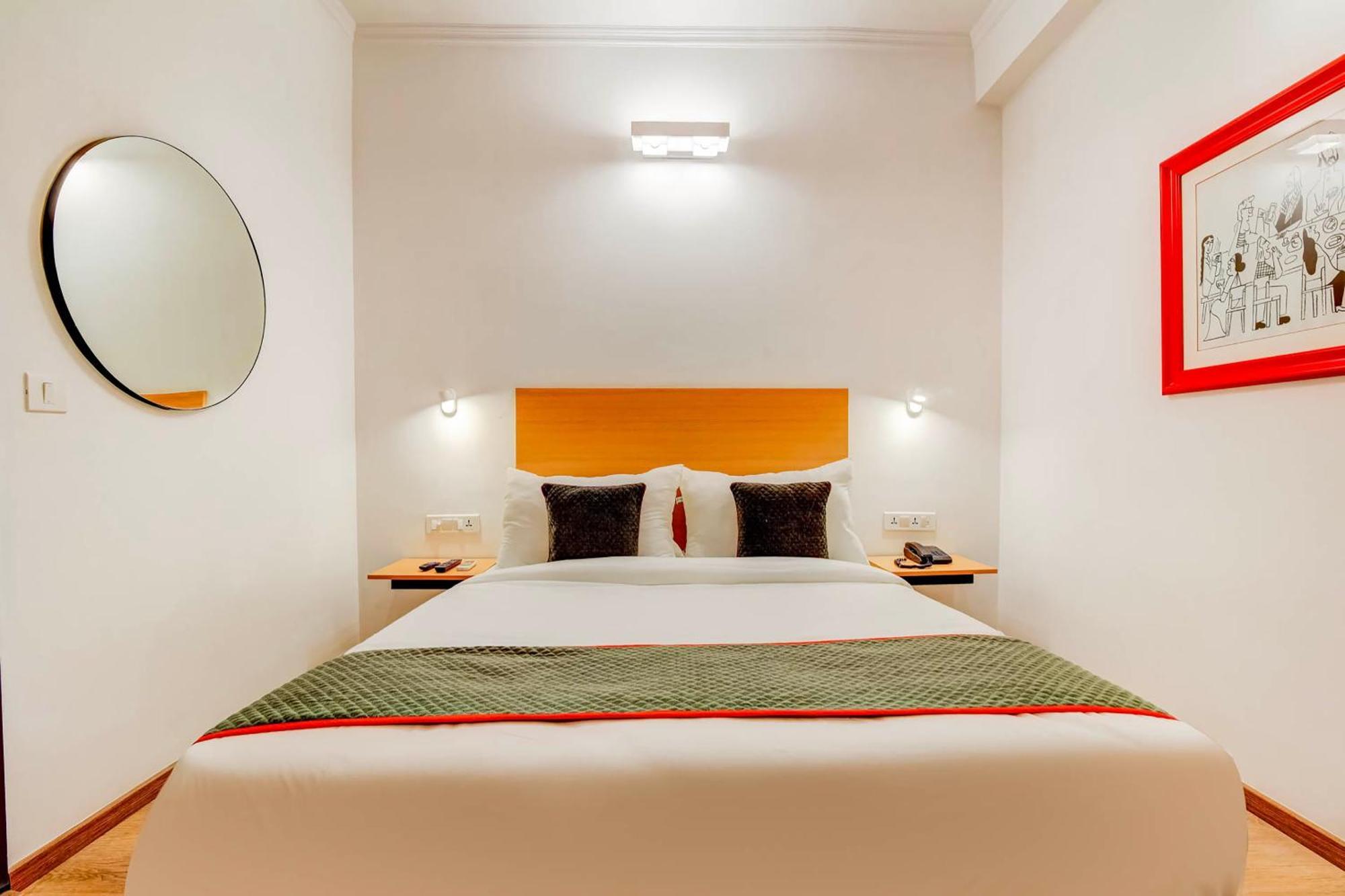 โอโย ทาวน์เฮาส์ 347 ใกล้ท่ารถ Hotel คูร์เคาน์ ภายนอก รูปภาพ