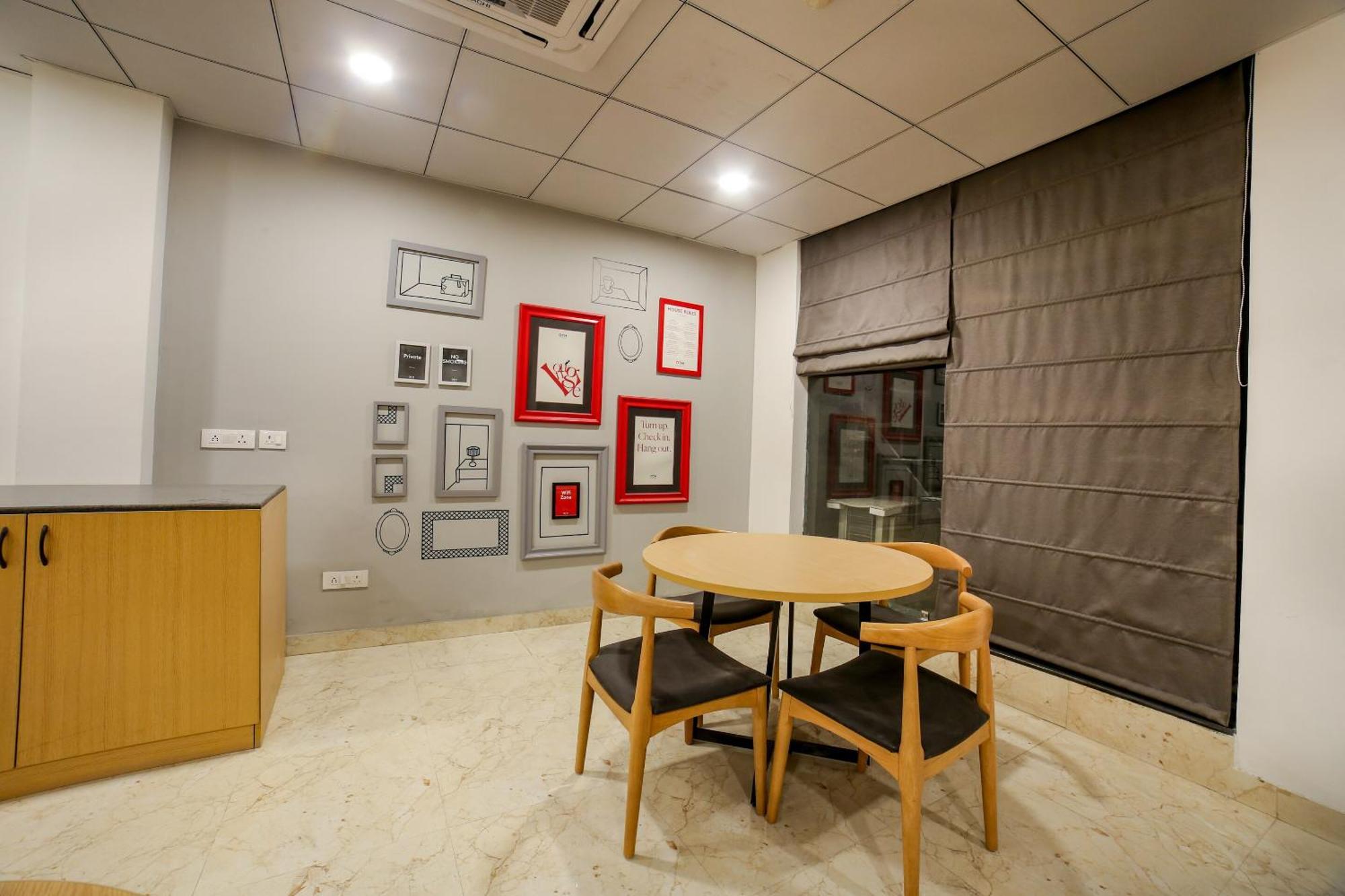 โอโย ทาวน์เฮาส์ 347 ใกล้ท่ารถ Hotel คูร์เคาน์ ภายนอก รูปภาพ