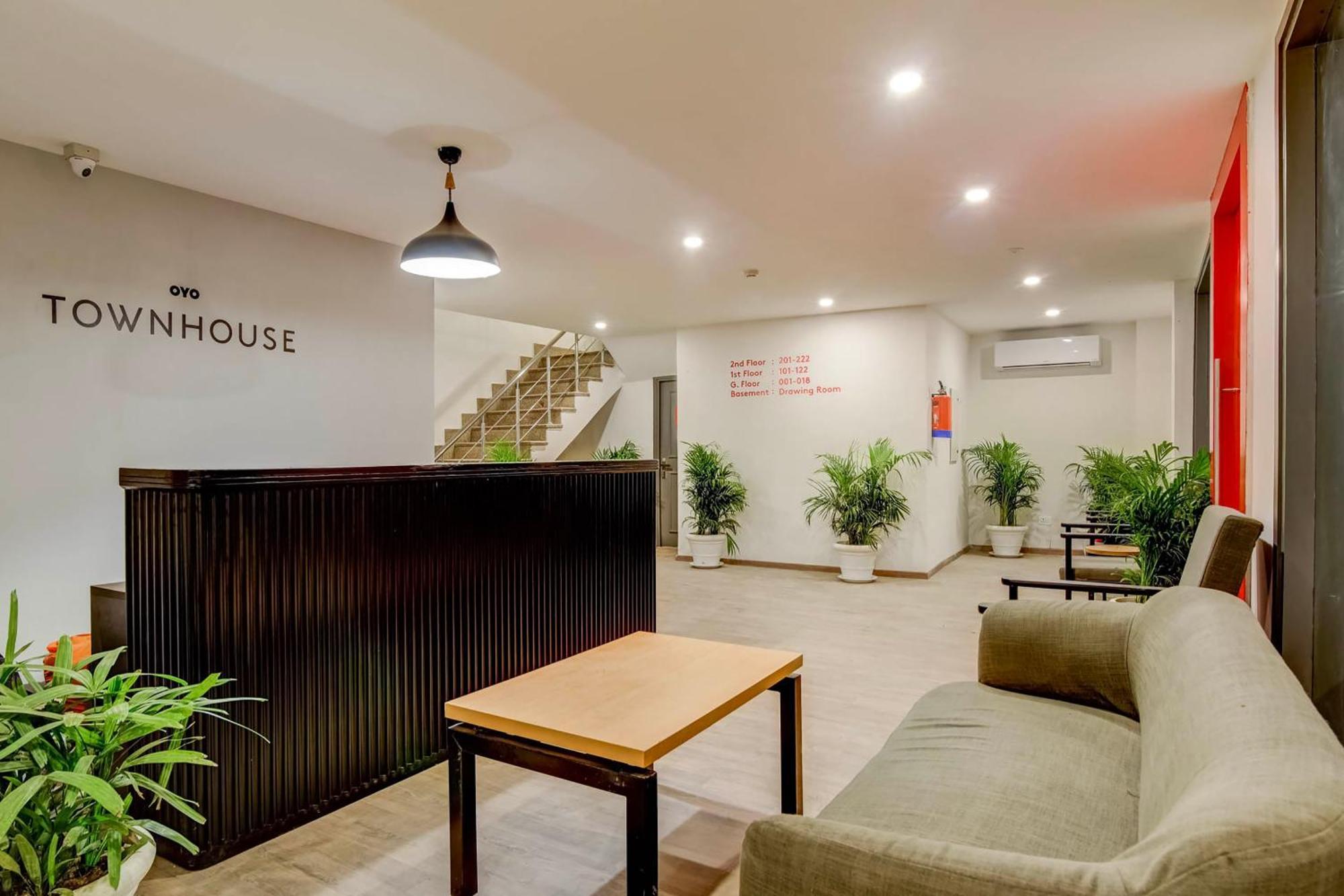 โอโย ทาวน์เฮาส์ 347 ใกล้ท่ารถ Hotel คูร์เคาน์ ภายนอก รูปภาพ