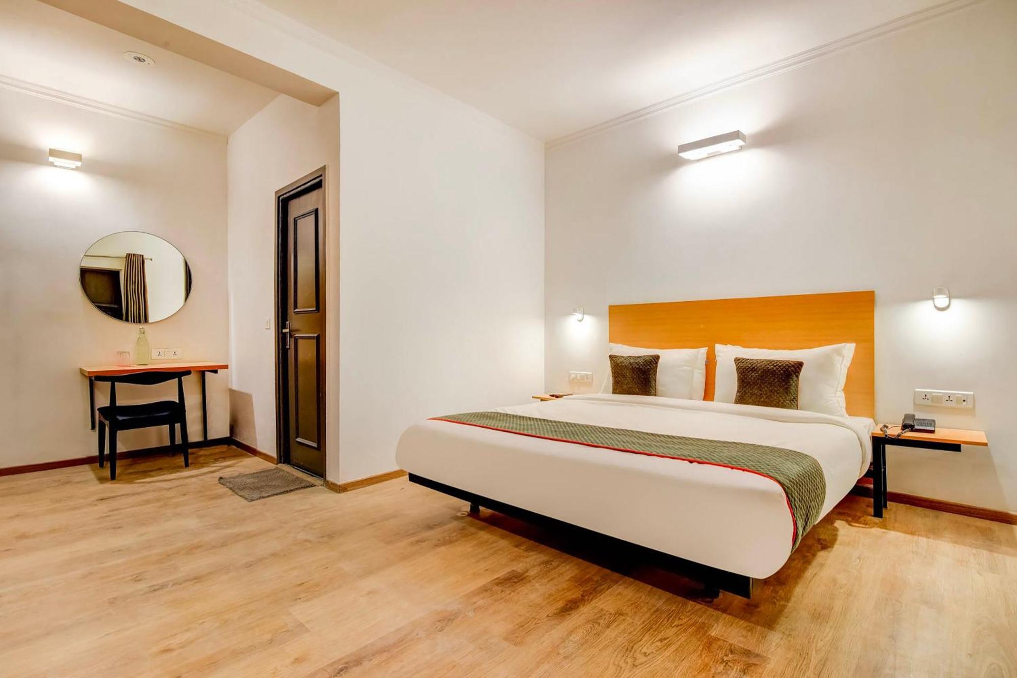 โอโย ทาวน์เฮาส์ 347 ใกล้ท่ารถ Hotel คูร์เคาน์ ภายนอก รูปภาพ