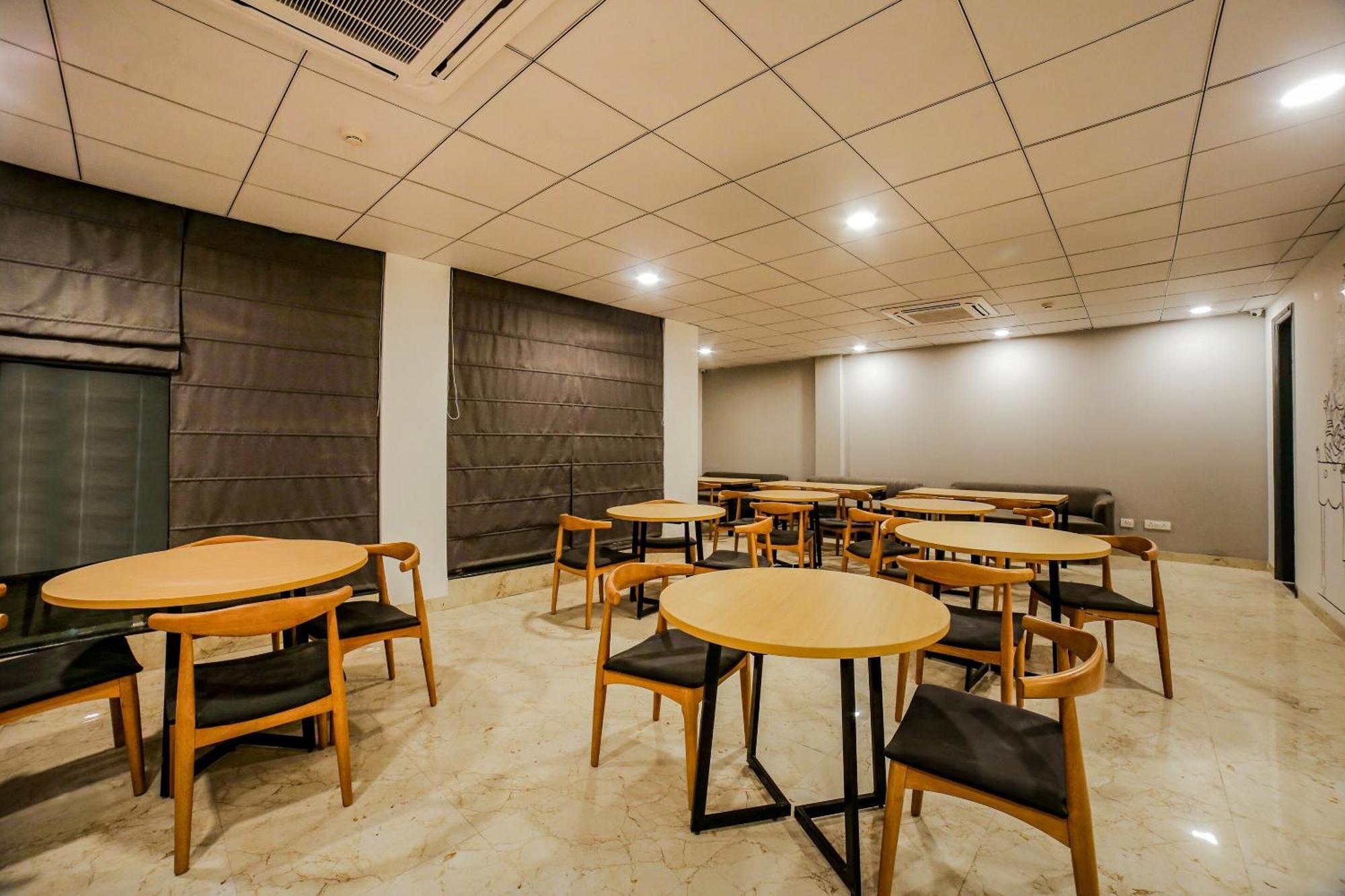 โอโย ทาวน์เฮาส์ 347 ใกล้ท่ารถ Hotel คูร์เคาน์ ภายนอก รูปภาพ